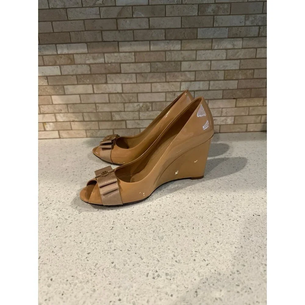Tory Burch Trudy Patent Bow Wedges 9.5 shoes peep toe heels - Picture 2 of 7